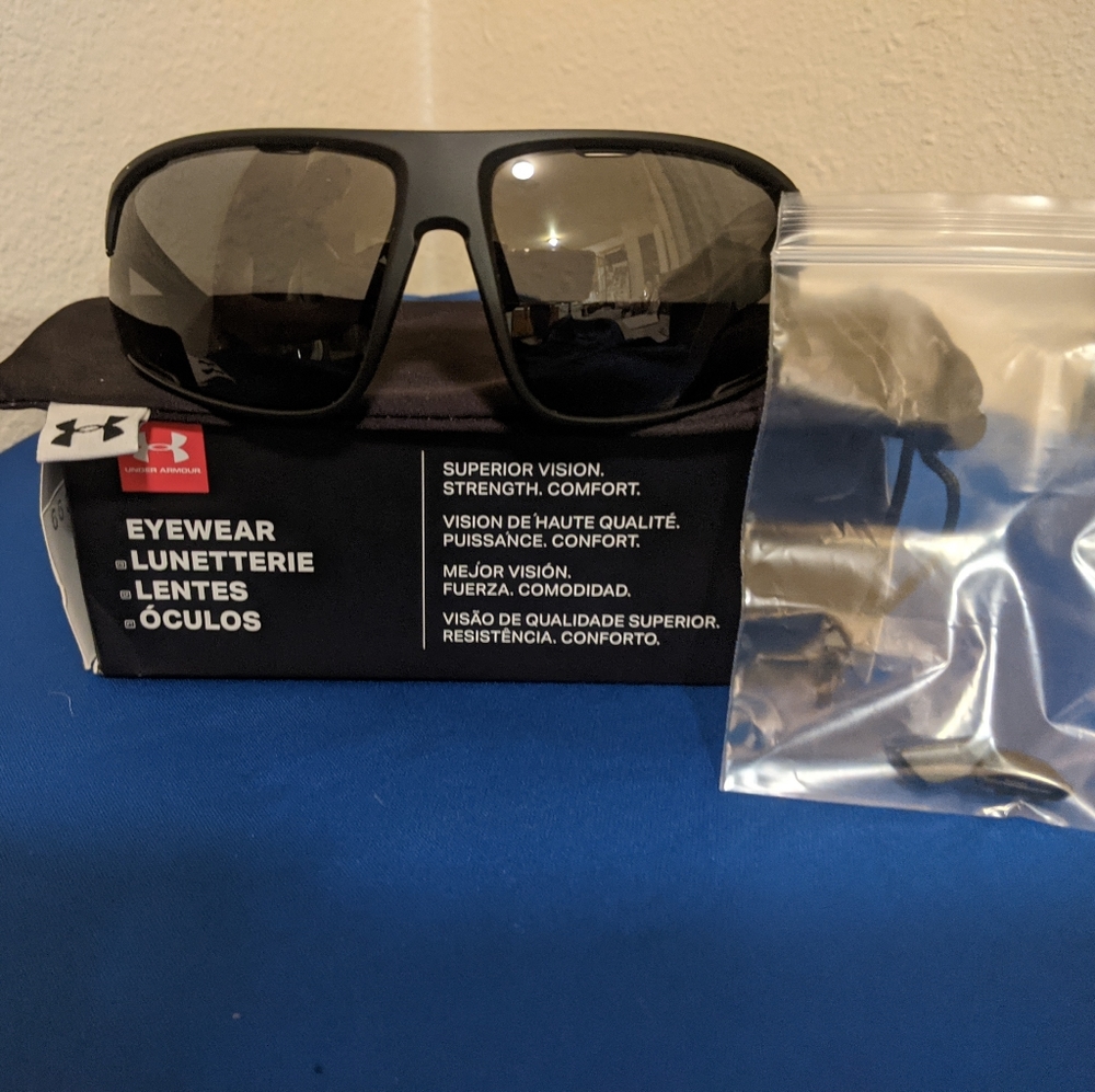 NWT Mens Under Armour Strive Sunglasses